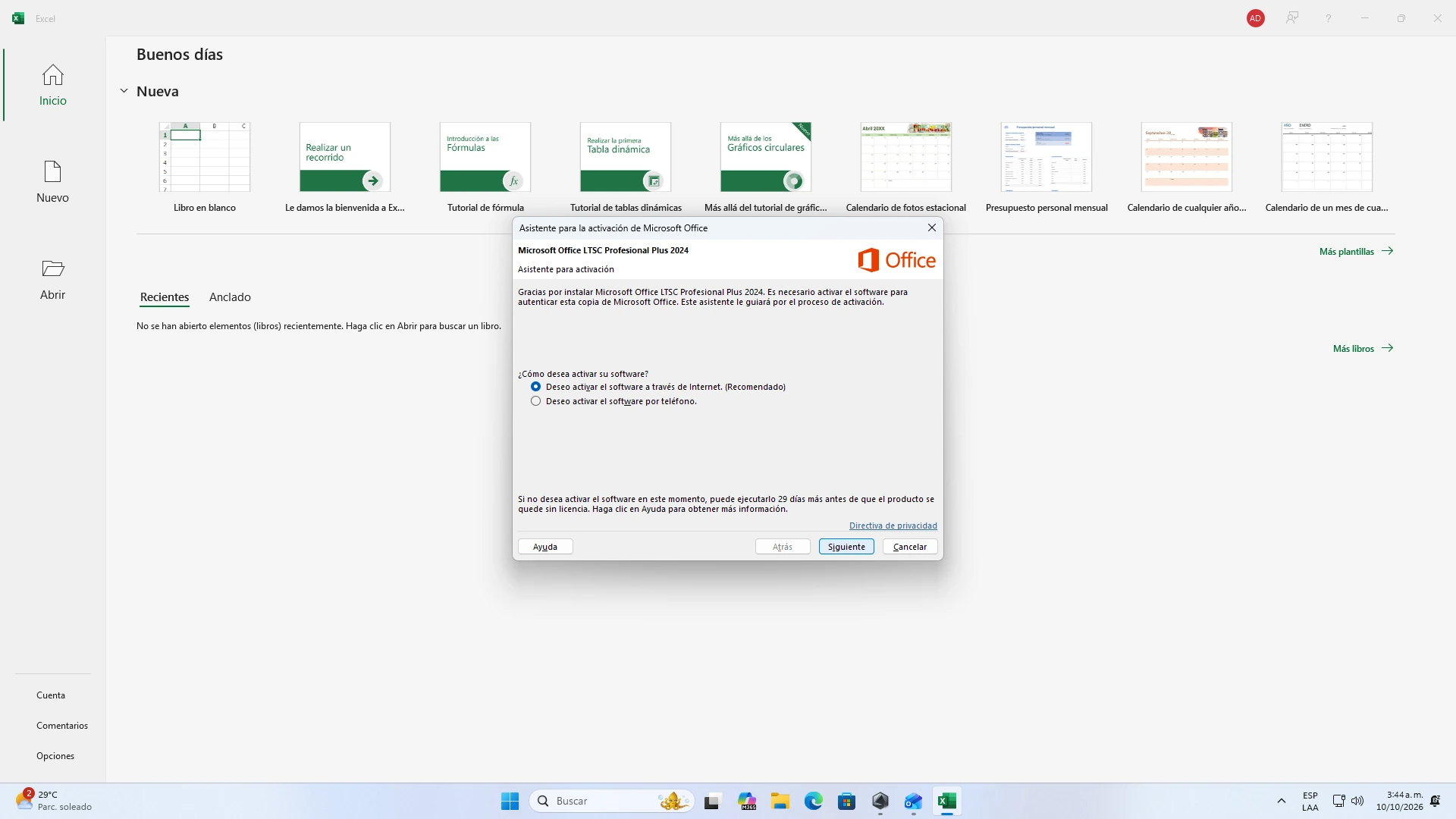 Asistente seleccionando activación de Office a través de Internet